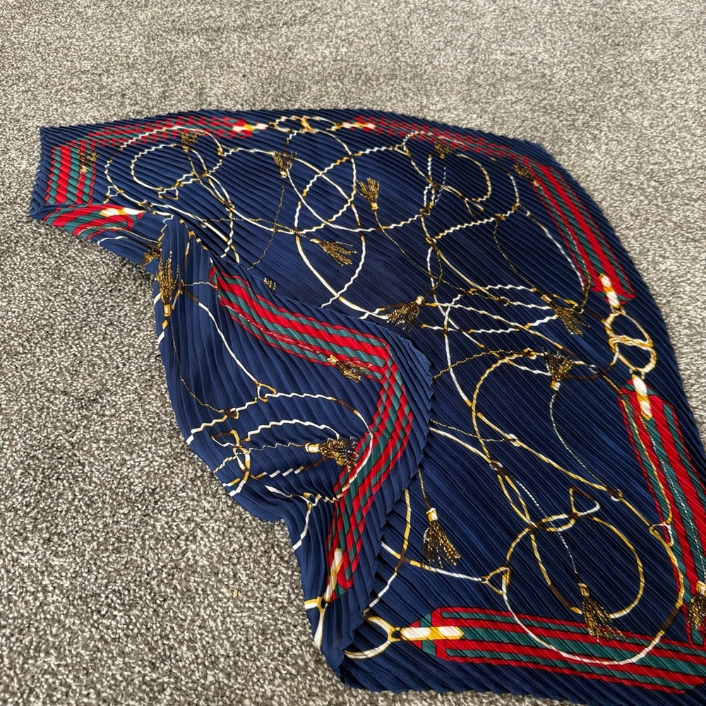 Scarf - Picture 4 of 4
